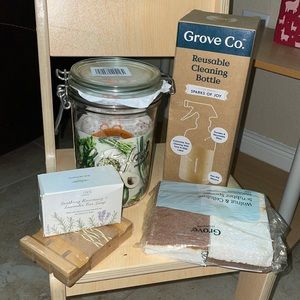 Le parfait large 32 oz storage jar, sparks of joy reuseable spray bottle